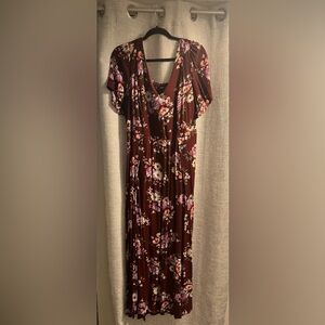 Torrid maxi dress. Floral with tie in back